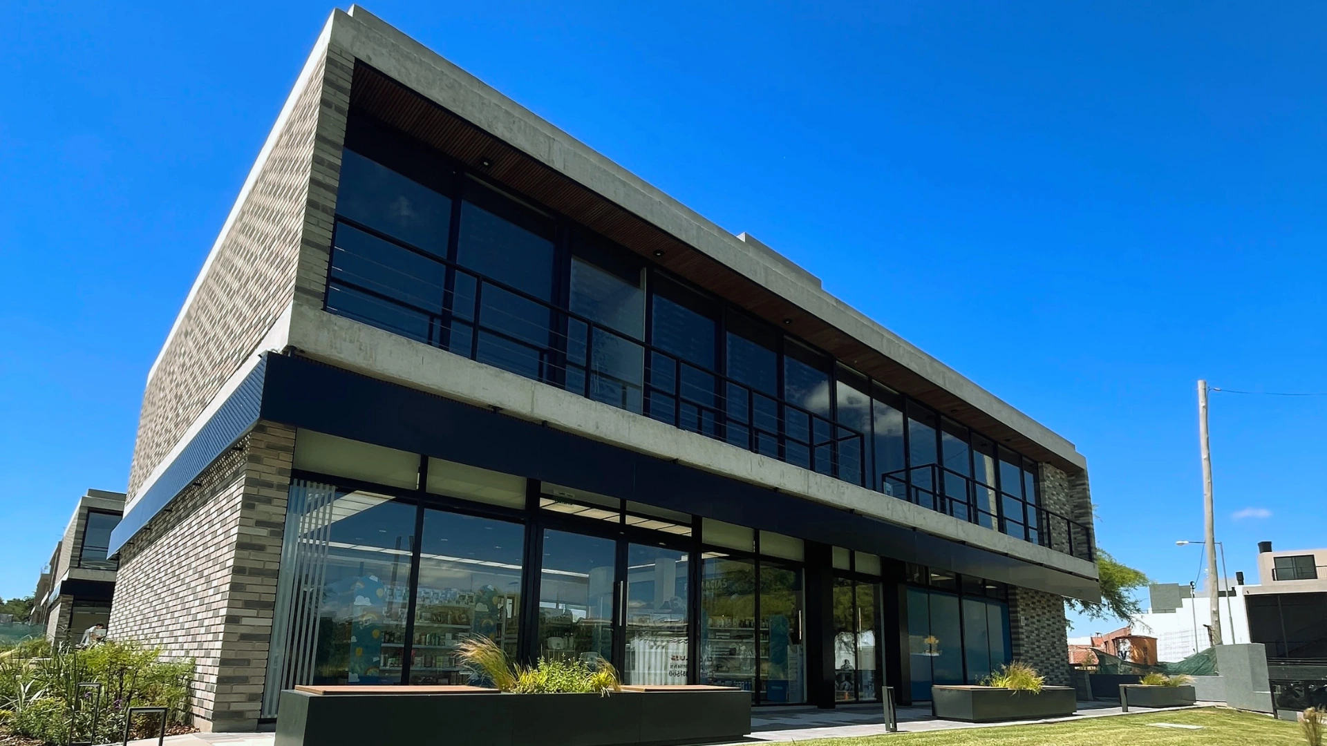 Oficinas que se fusionan con el entorno